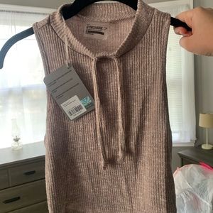 GYMSHARK WOMENS
SLOUNGE CROP TOP